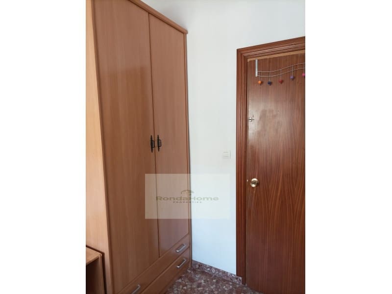 3 sovrum Lägenhet att hyra i Malaga stad - 1 050 € (Ref: 10072564)