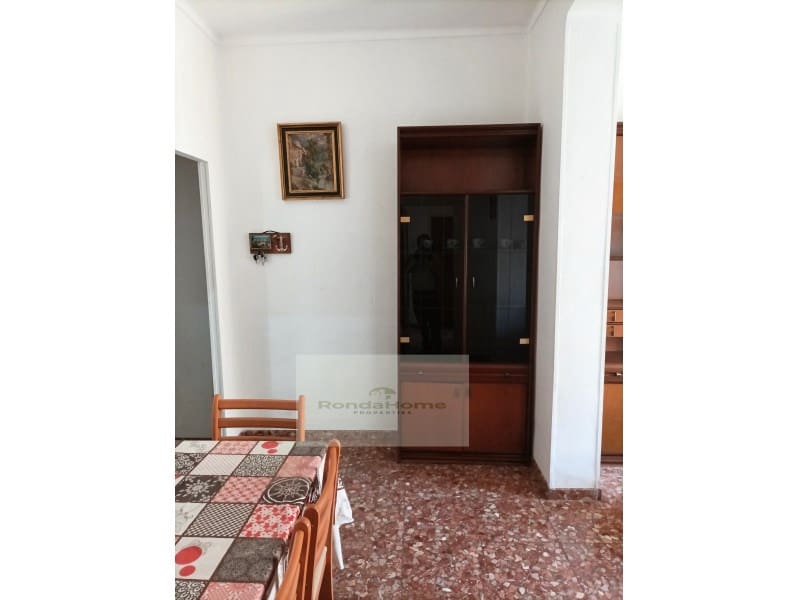 3 sovrum Lägenhet att hyra i Malaga stad - 1 050 € (Ref: 10072564)