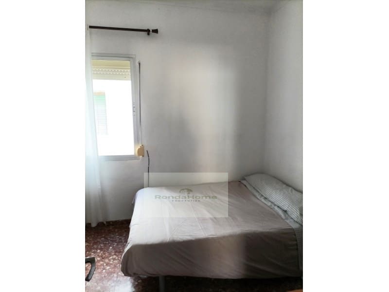 3 sovrum Lägenhet att hyra i Malaga stad - 1 050 € (Ref: 10072564)