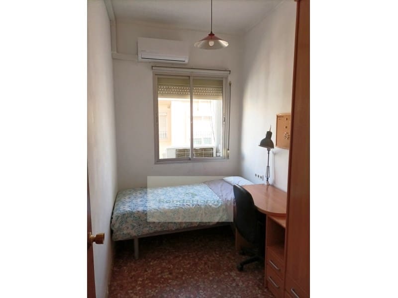 3 sovrum Lägenhet att hyra i Malaga stad - 1 050 € (Ref: 10072564)