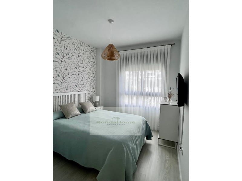 3 soveværelse Lejlighed til leje i Torre del Mar med swimmingpool garage - € 1.200 (Ref: 10078118)