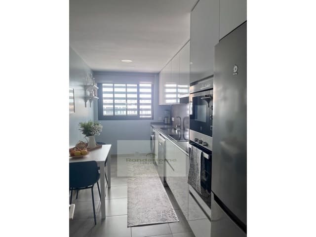 Appartement de 3 chambres à louer à Torre del Mar, Vélez-Málaga avec piscine garage - 1 200 € (Ref: 10078118)