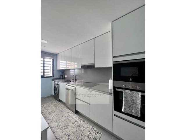 Appartement de 3 chambres à louer à Torre del Mar, Vélez-Málaga avec piscine garage - 1 200 € (Ref: 10078118)