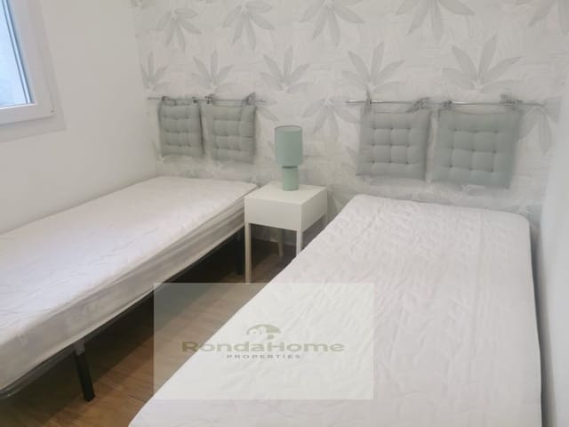 Piso de 2 habitaciones en Pedregalejo, Málaga ciudad en alquiler - 1.400 € (Ref: 10078119)