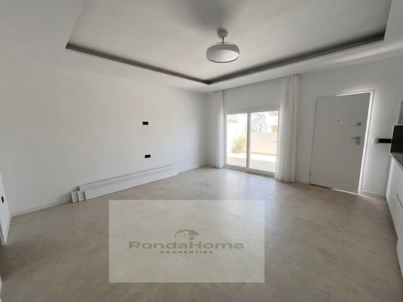 2 slaapkamer Flat te huur in Malaga stad met zwembad - € 1.350 (Ref: 10081036)