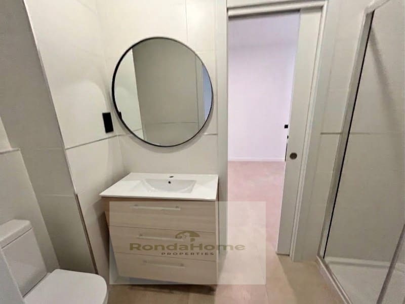 2 slaapkamer Flat te huur in Malaga stad met zwembad - € 1.350 (Ref: 10081036)