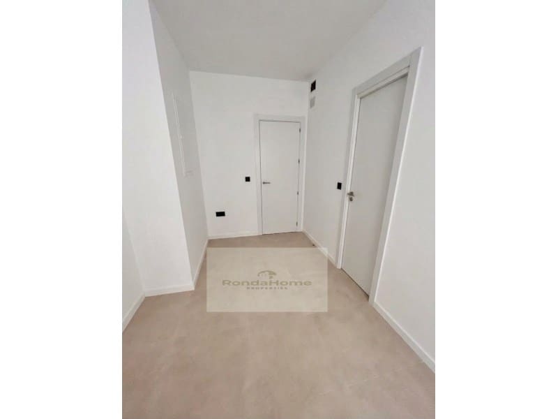 2 slaapkamer Flat te huur in Malaga stad met zwembad - € 1.350 (Ref: 10081036)