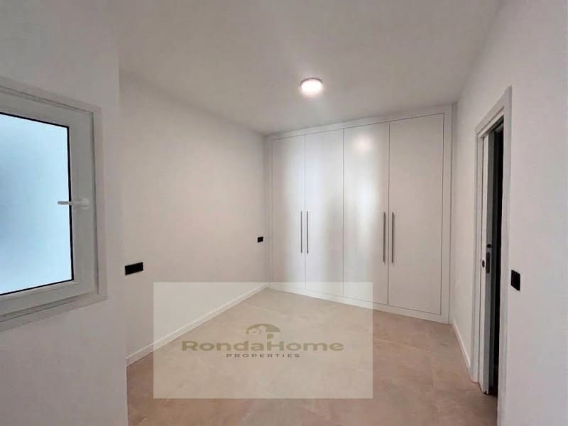 2 slaapkamer Flat te huur in Malaga stad met zwembad - € 1.350 (Ref: 10081036)