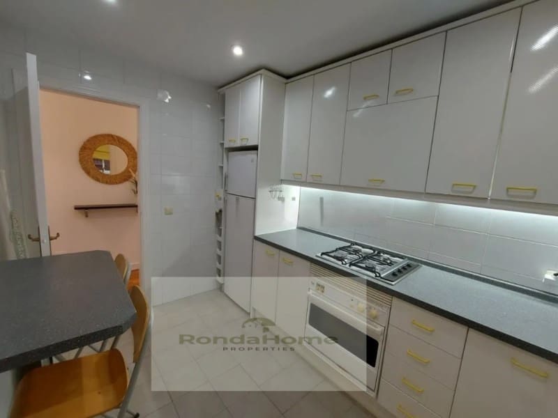 2 quarto Apartamento para arrendar em Malaga cidade com piscina garagem - 1 500 € (Ref: 10139661)