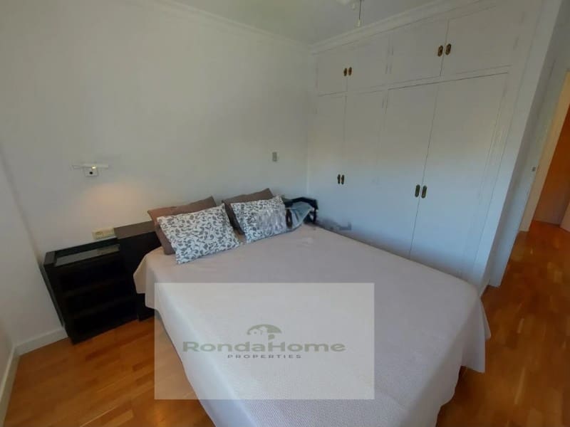 2 quarto Apartamento para arrendar em Malaga cidade com piscina garagem - 1 500 € (Ref: 10139661)