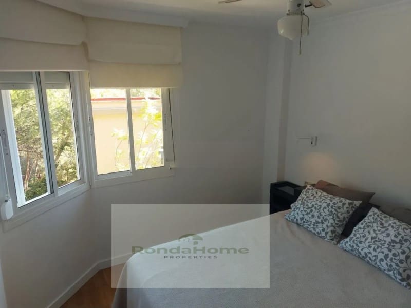 2 quarto Apartamento para arrendar em Malaga cidade com piscina garagem - 1 500 € (Ref: 10139661)