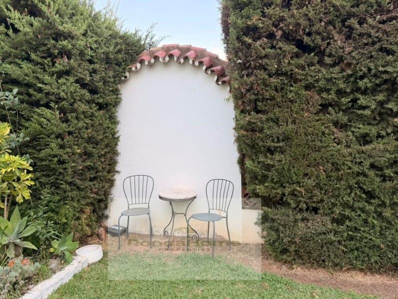 2 soveværelse Lejlighed til leje i El Paraiso med swimmingpool - € 1.500 (Ref: 10157661)