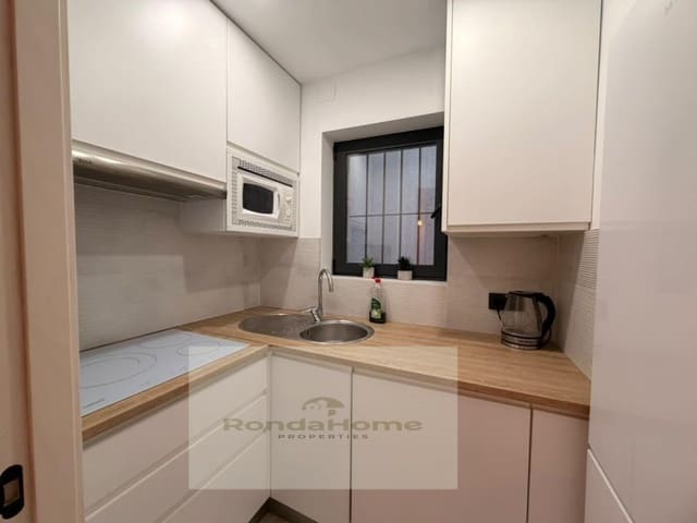 2 soveværelse Lejlighed til leje i El Paraiso, Estepona med swimmingpool - € 1.500 (Ref: 10157661)