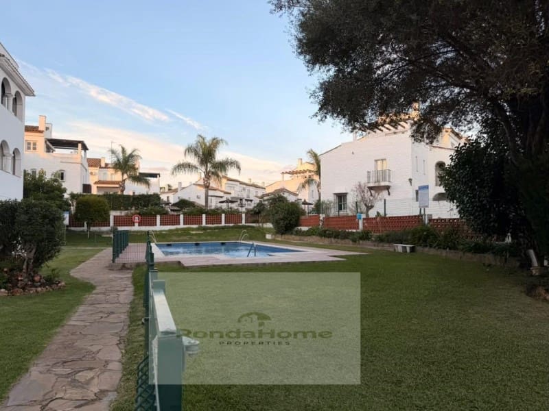 2 soveværelse Lejlighed til leje i El Paraiso med swimmingpool - € 1.500 (Ref: 10157661)