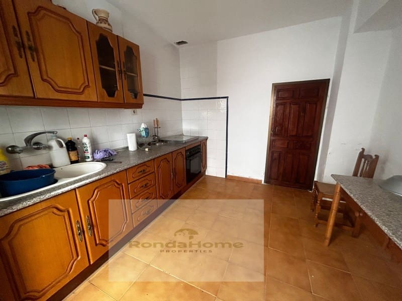 10 soveværelse Byhus til salg i Canete la Real - € 125.000 (Ref: 9082003)