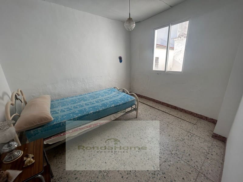 10 soveværelse Byhus til salg i Canete la Real - € 125.000 (Ref: 9082003)