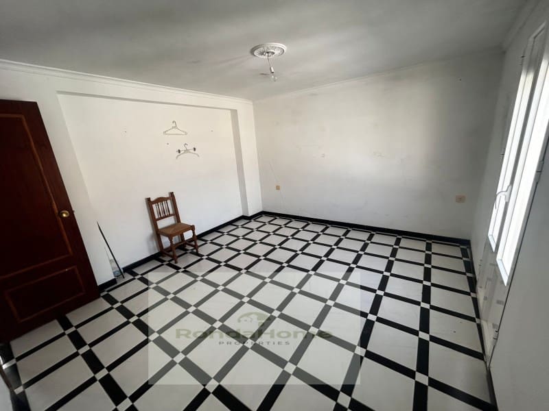 10 soveværelse Byhus til salg i Canete la Real - € 125.000 (Ref: 9082003)