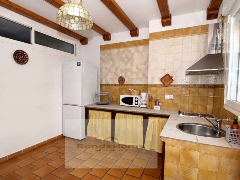 4 soveværelse Finca/Landehus til salg i Cortes de la Frontera med garage - € 190.000 (Ref: 9105060)