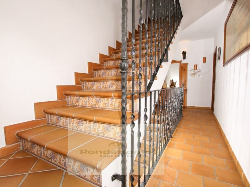 4 soveværelse Finca/Landehus til salg i Cortes de la Frontera med garage - € 190.000 (Ref: 9105060)