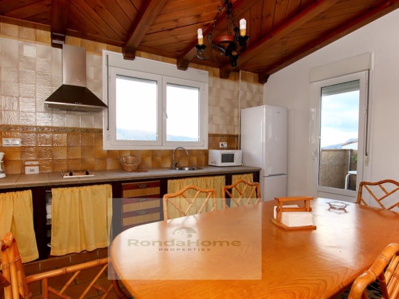 4 soveværelse Finca/Landehus til salg i Cortes de la Frontera med garage - € 190.000 (Ref: 9105060)