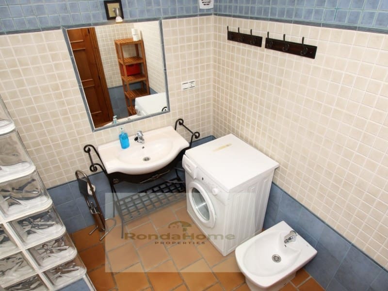 4 soveværelse Finca/Landehus til salg i Cortes de la Frontera med garage - € 190.000 (Ref: 9105060)