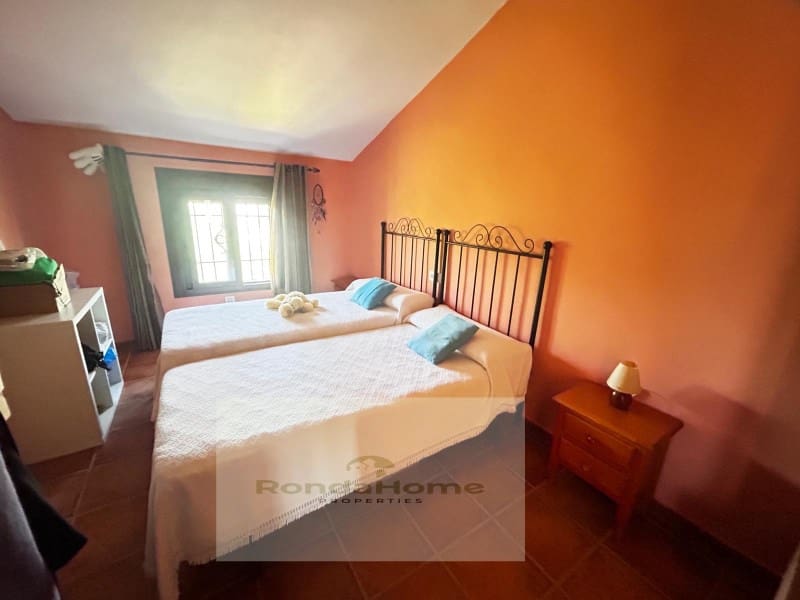 6 soveværelse Finca/Landehus til salg i Arriate med swimmingpool - € 430.000 (Ref: 9117063)