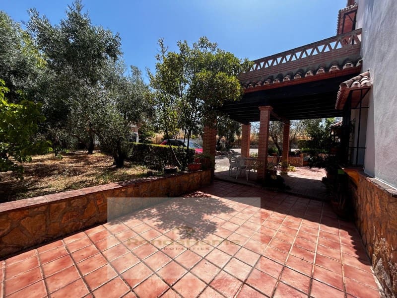 6 soveværelse Finca/Landehus til salg i Arriate med swimmingpool - € 430.000 (Ref: 9117063)