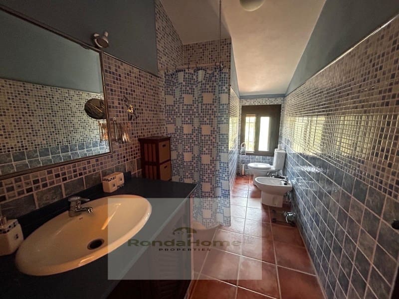 6 soveværelse Finca/Landehus til salg i Arriate med swimmingpool - € 430.000 (Ref: 9117063)