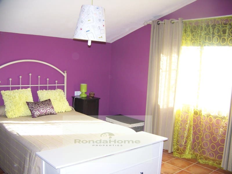 6 soveværelse Finca/Landehus til salg i Arriate med swimmingpool - € 430.000 (Ref: 9117063)