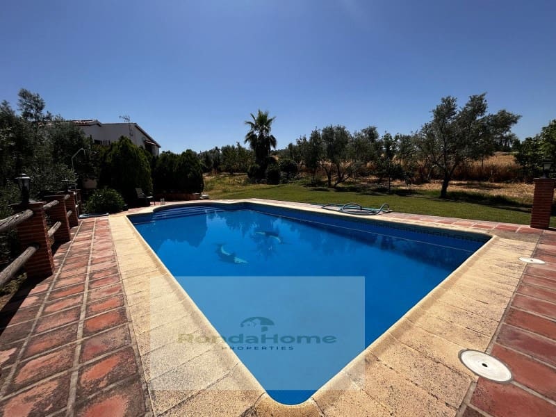 6 soveværelse Finca/Landehus til salg i Arriate med swimmingpool - € 430.000 (Ref: 9117063)