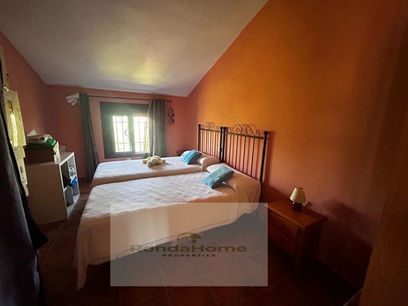 6 soveværelse Finca/Landehus til salg i Arriate med swimmingpool - € 430.000 (Ref: 9117063)