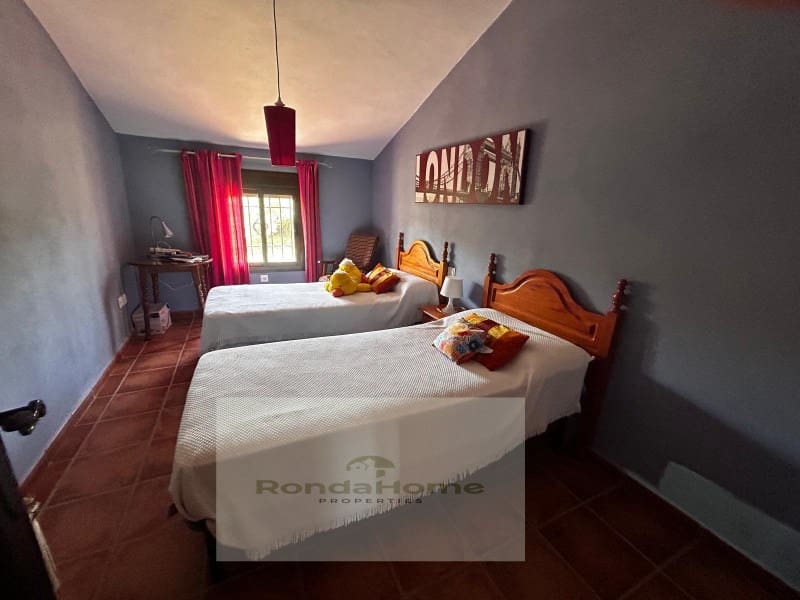 6 soveværelse Finca/Landehus til salg i Arriate med swimmingpool - € 430.000 (Ref: 9117063)