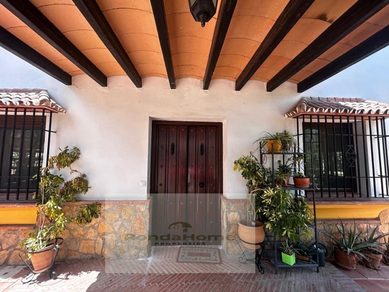 6 soveværelse Finca/Landehus til salg i Arriate med swimmingpool - € 430.000 (Ref: 9117063)