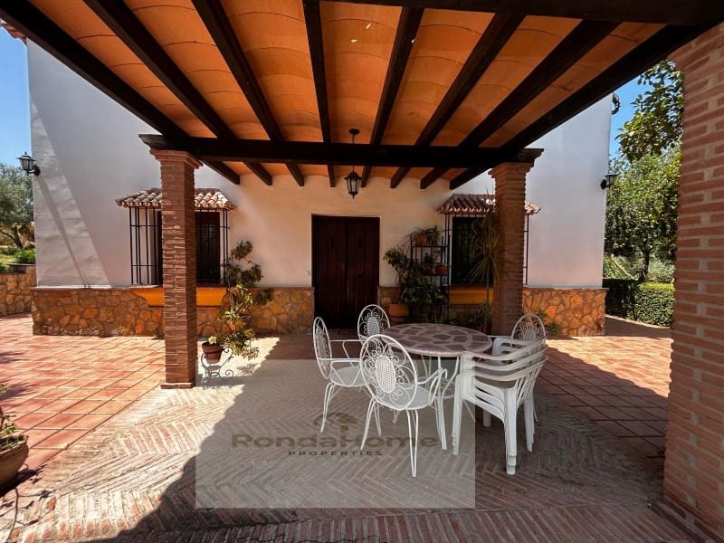 6 soveværelse Finca/Landehus til salg i Arriate med swimmingpool - € 430.000 (Ref: 9117063)