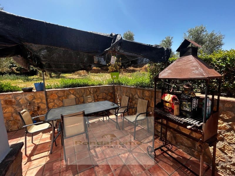 6 soveværelse Finca/Landehus til salg i Arriate med swimmingpool - € 430.000 (Ref: 9117063)