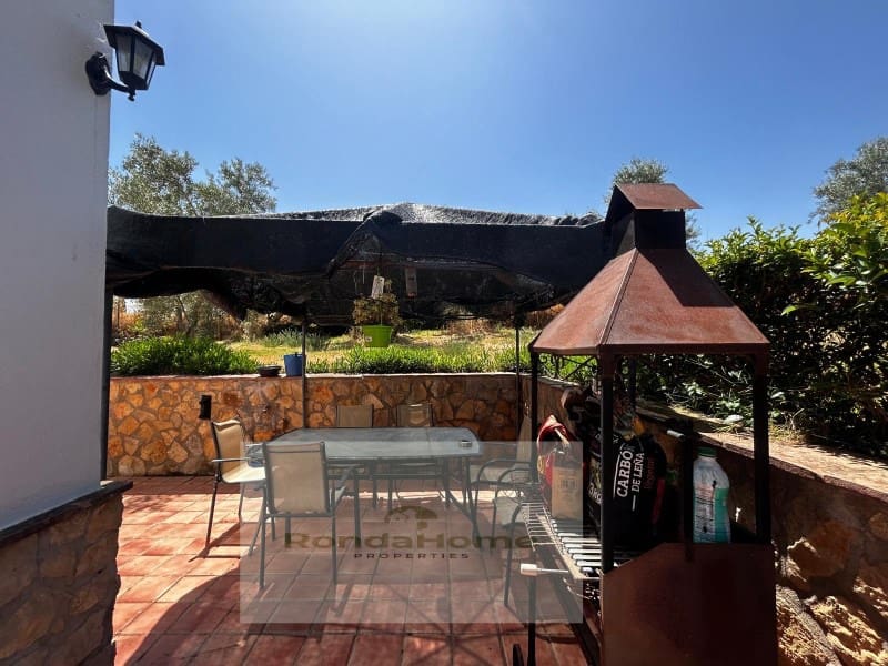 6 soveværelse Finca/Landehus til salg i Arriate med swimmingpool - € 430.000 (Ref: 9117063)