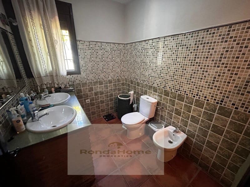 6 soveværelse Finca/Landehus til salg i Arriate med swimmingpool - € 430.000 (Ref: 9117063)