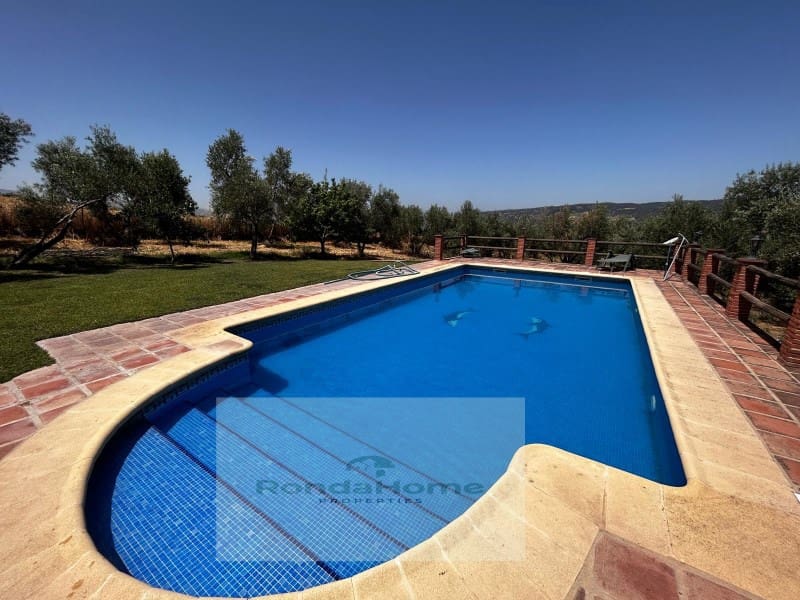 6 soveværelse Finca/Landehus til salg i Arriate med swimmingpool - € 430.000 (Ref: 9117063)