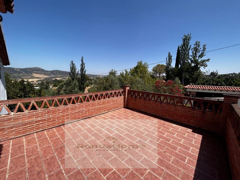 6 soveværelse Finca/Landehus til salg i Arriate med swimmingpool - € 430.000 (Ref: 9117063)