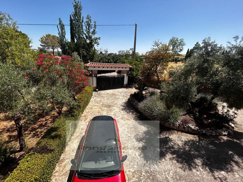 6 soveværelse Finca/Landehus til salg i Arriate med swimmingpool - € 430.000 (Ref: 9117063)