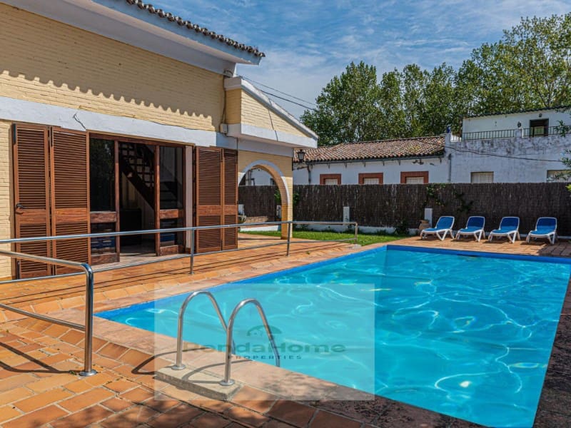 4 soveværelse Villa til salg i Cortes de la Frontera med swimmingpool garage - € 284.000 (Ref: 9118898)