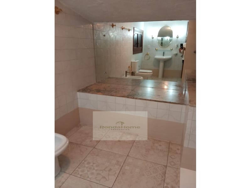 4 soveværelse Villa til salg i Cortes de la Frontera med swimmingpool garage - € 284.000 (Ref: 9118898)