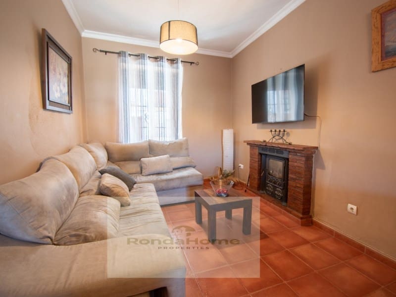 3 sypialnia Willa na sprzedaż w Arriate z garażem - 249 000 € (Ref: 9125529)