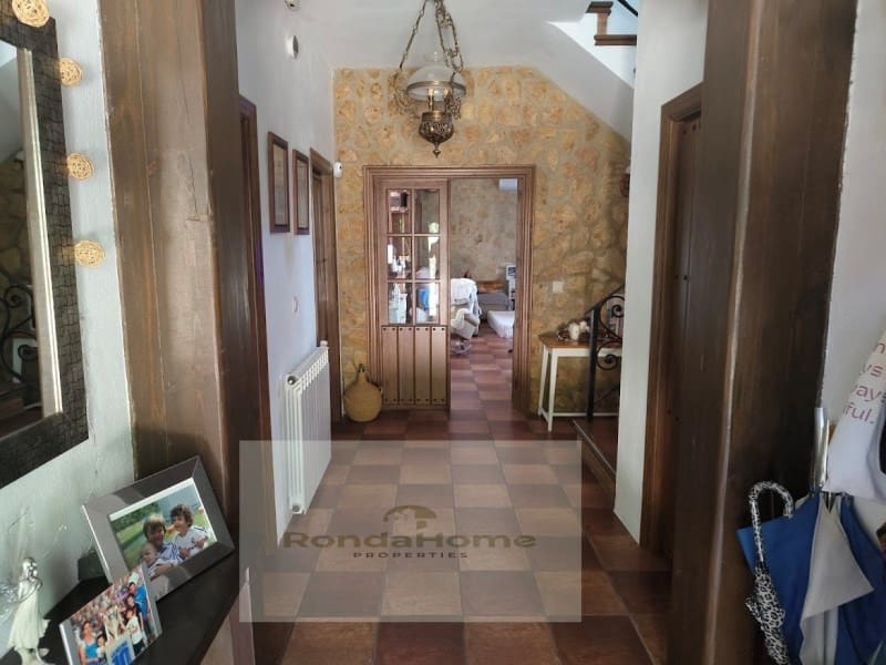 5 slaapkamer Villa te koop in Setenil de las Bodegas - € 600.000 (Ref: 9125531)