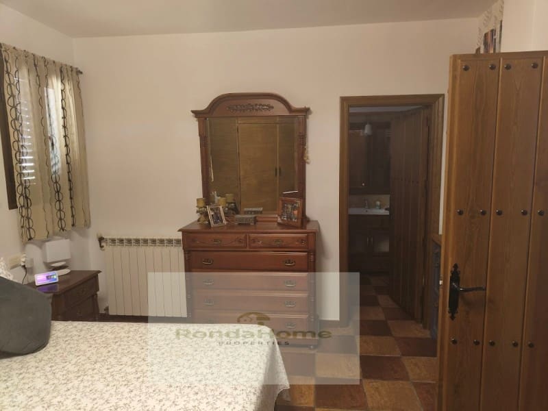 5 slaapkamer Villa te koop in Setenil de las Bodegas - € 600.000 (Ref: 9125531)