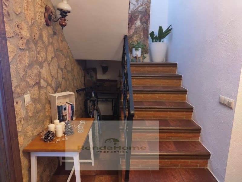 5 slaapkamer Villa te koop in Setenil de las Bodegas - € 600.000 (Ref: 9125531)