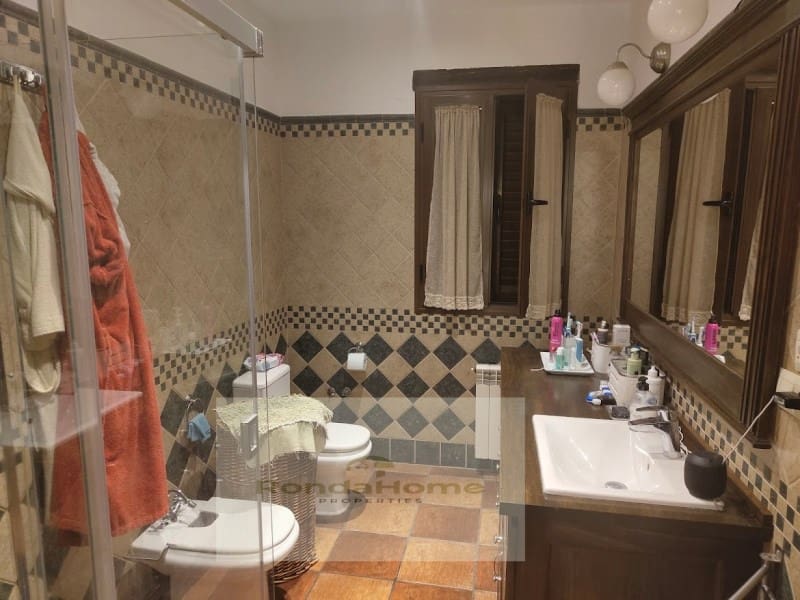 5 slaapkamer Villa te koop in Setenil de las Bodegas - € 600.000 (Ref: 9125531)