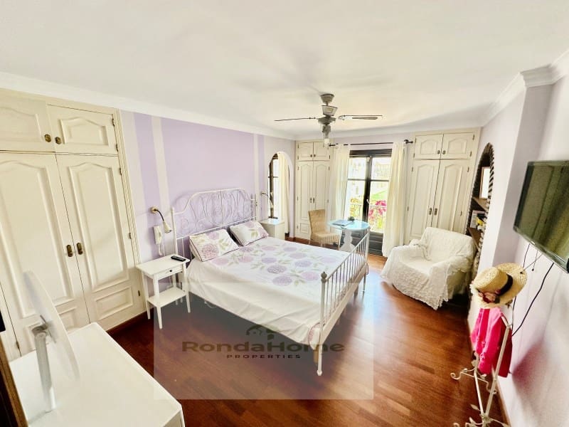 6 soveværelse Villa til salg i Fuengirola med garage - € 980.000 (Ref: 9198557)