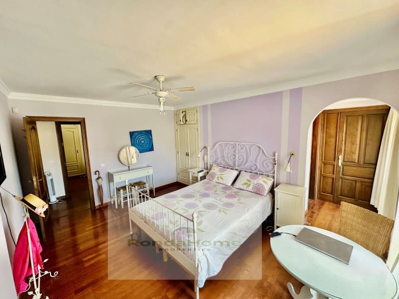 6 soveværelse Villa til salg i Fuengirola med garage - € 980.000 (Ref: 9198557)