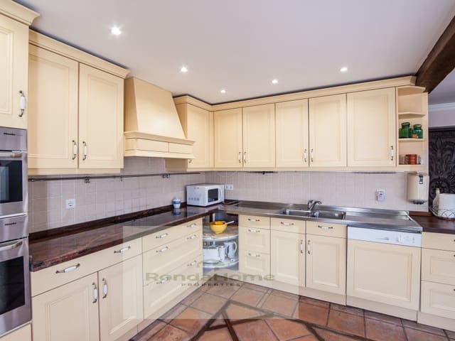 6 soverom Villa til salgs i Centro ciudad, Fuengirola med garasje - € 980 000 (Ref: 9198557)